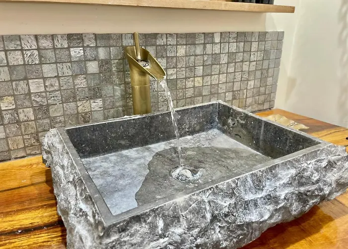 The 1a Wenlock יורק