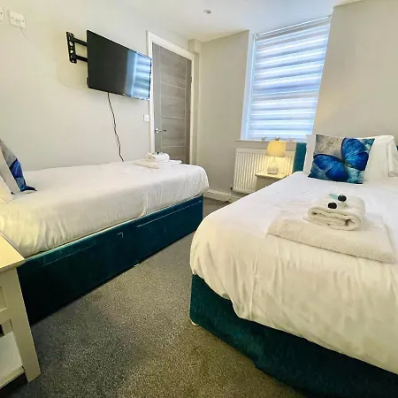 The 1a Wenlock Tatil Evi *